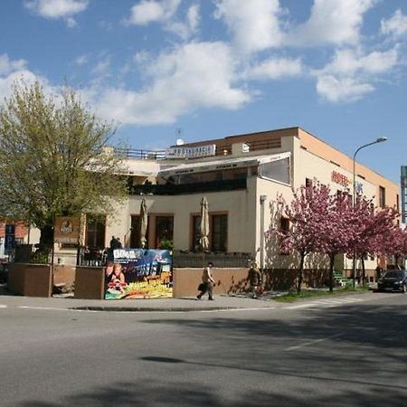 Hotel Oko Нитра Екстериор снимка
