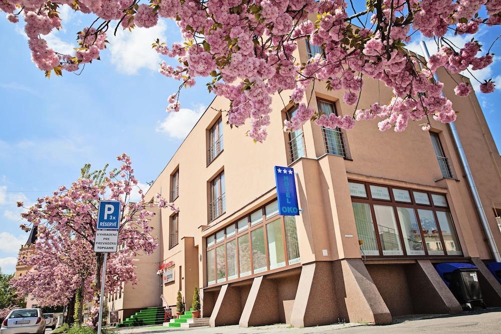 Hotel Oko Нитра Екстериор снимка