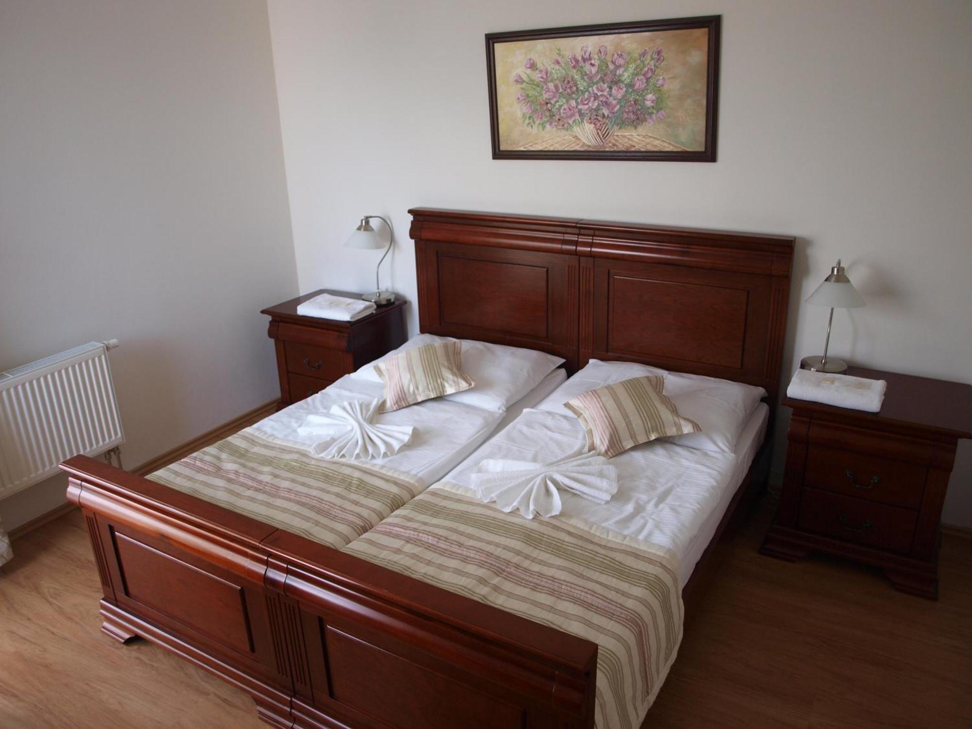 Hotel Oko Нитра Екстериор снимка